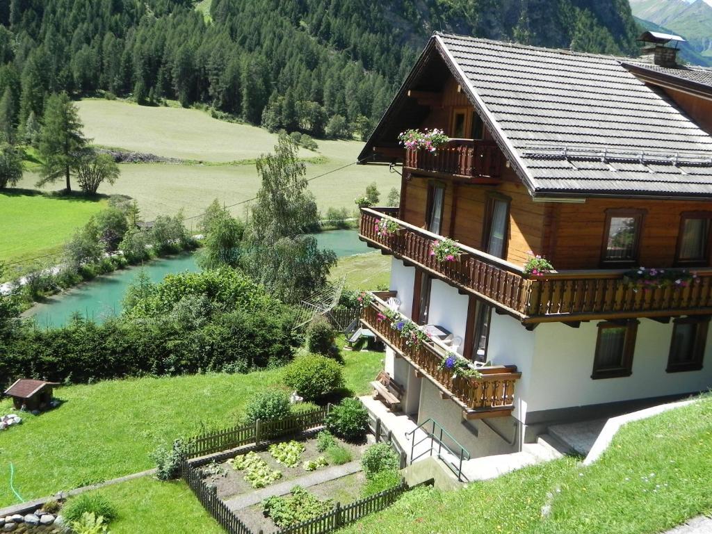 Haus Marienheim Bed and Breakfast Heiligenblut Exteriör bild